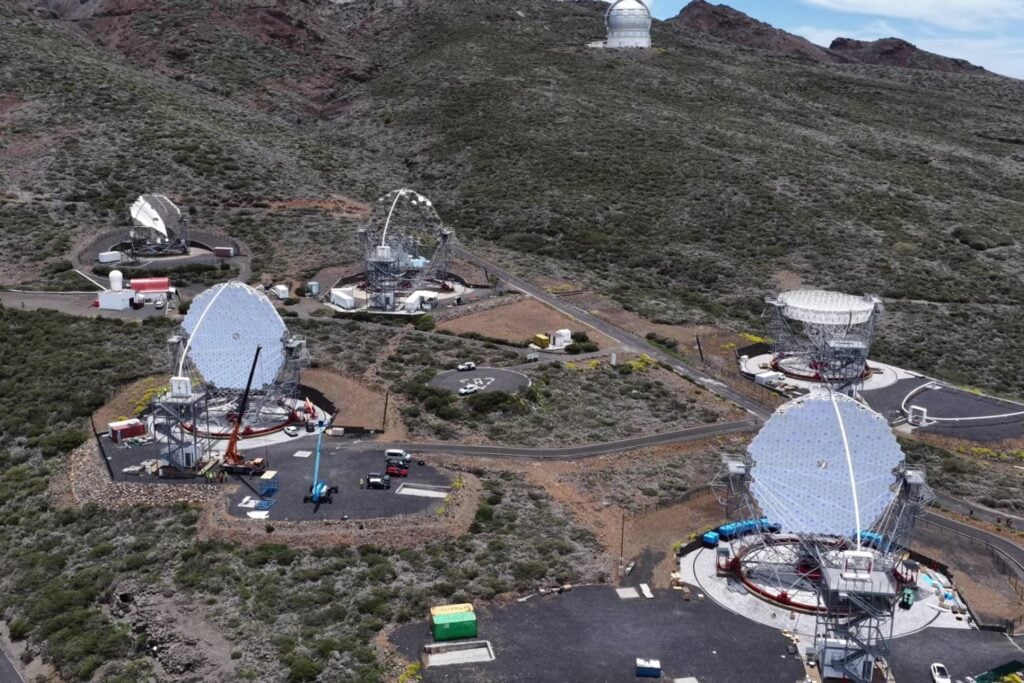 España pone en marcha cuatro telescopios gigantes que podrán rastrear agujeros negros y explosiones estelares