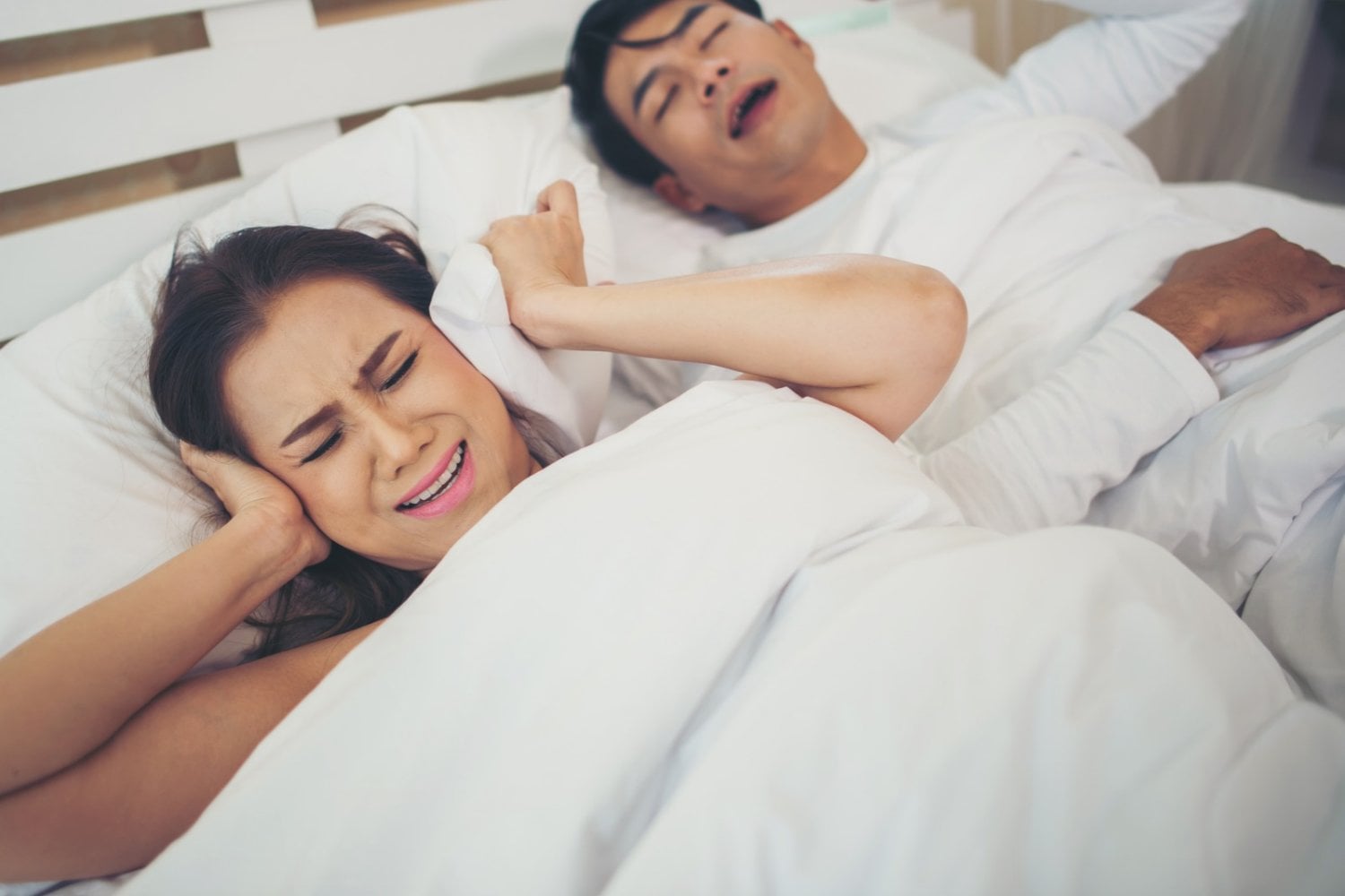 Roncar mientras dormís podría ser una señal de alerta para tu corazón: qué dice la ciencia