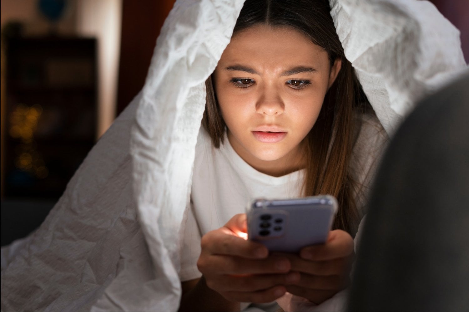 Por qué las redes sociales son tan adictivas: el mecanismo psicológico que hace que no podamos dejar de mirar el celular
