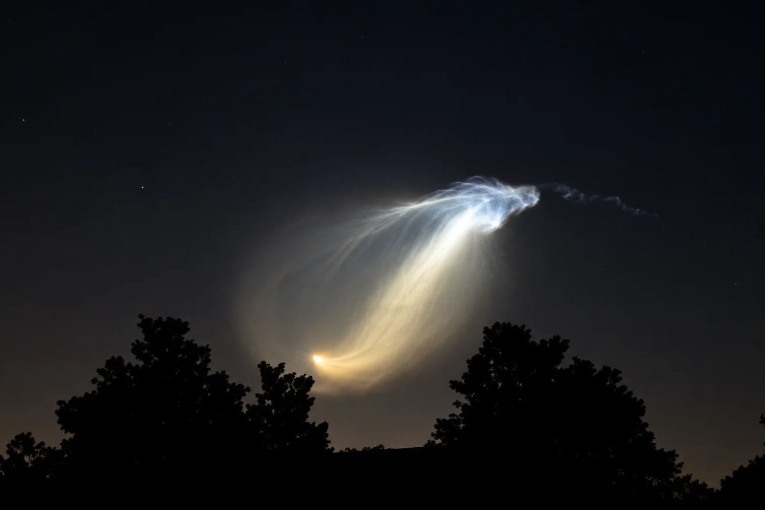 SpaceX ilumina el cielo con una misteriosa medusa gigante: la NASA explica el fenómeno que apareció durante el lanzamiento de un Falcon 9