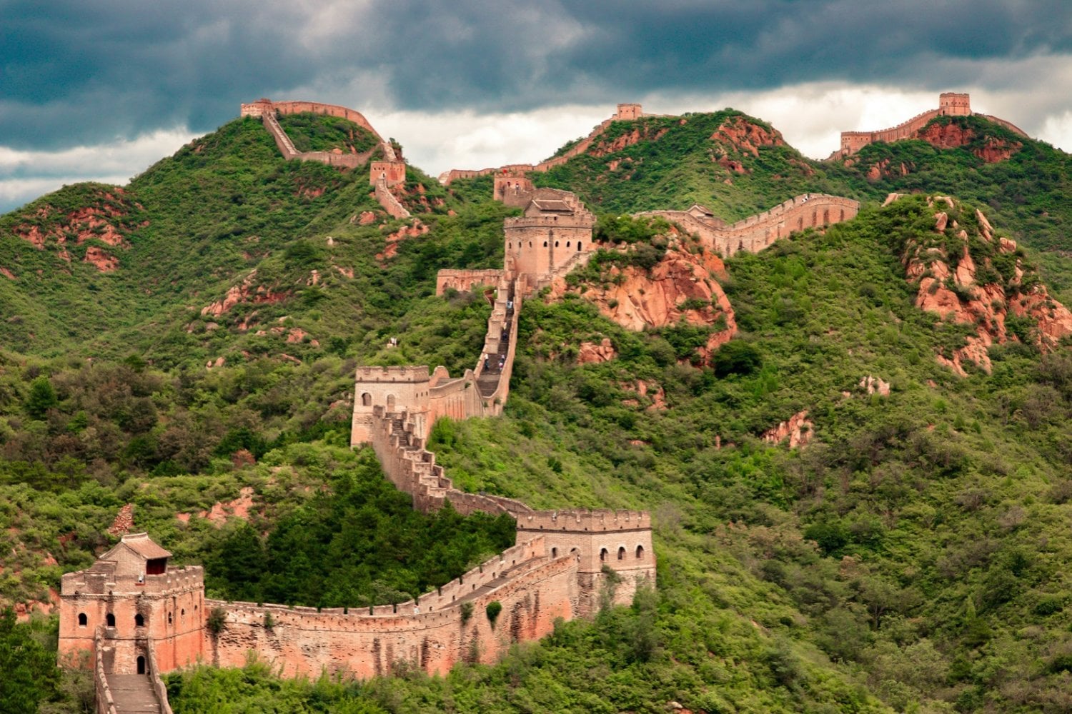 La Gran Muralla China esconde una historia de más de 2.000 años: por qué fue construida realmente y el mito que la NASA tuvo que desmentir