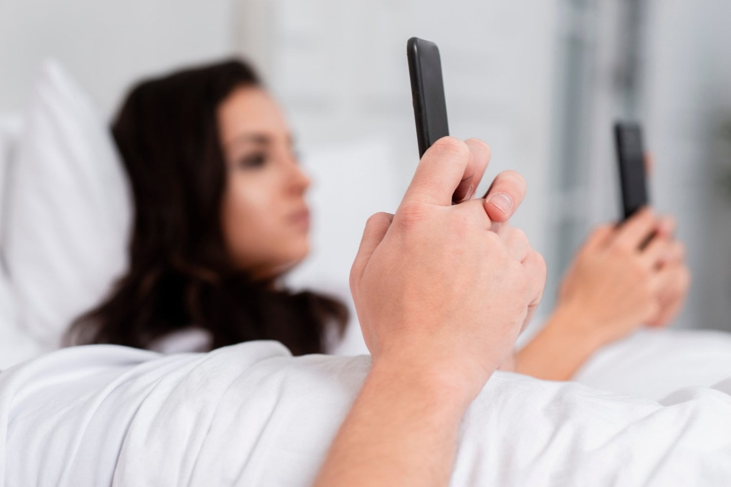 Por qué las redes sociales son tan adictivas: el mecanismo psicológico que hace que no podamos dejar de mirar el celular