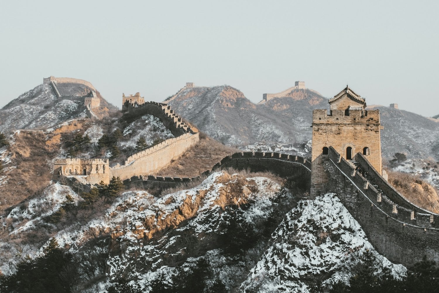 La Gran Muralla China esconde una historia de más de 2.000 años: por qué fue construida realmente y el mito que la NASA tuvo que desmentir
