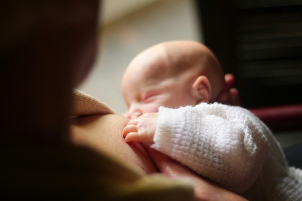 La leche materna modifica los virus del intestino de los bebés: un estudio revela cómo ocurre