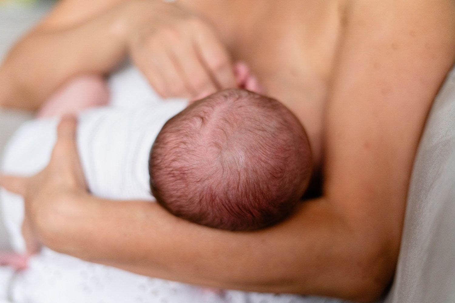 La leche materna modifica los virus del intestino de los bebés: un estudio revela cómo ocurre