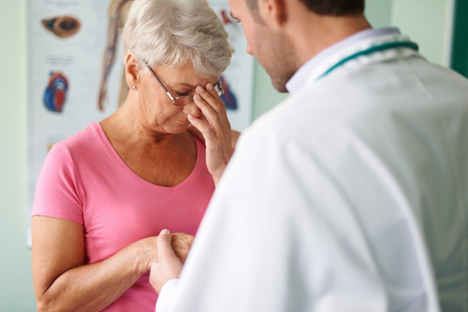 Un disgusto fuerte puede afectar al corazón de forma peligrosa: qué dice la cardiología