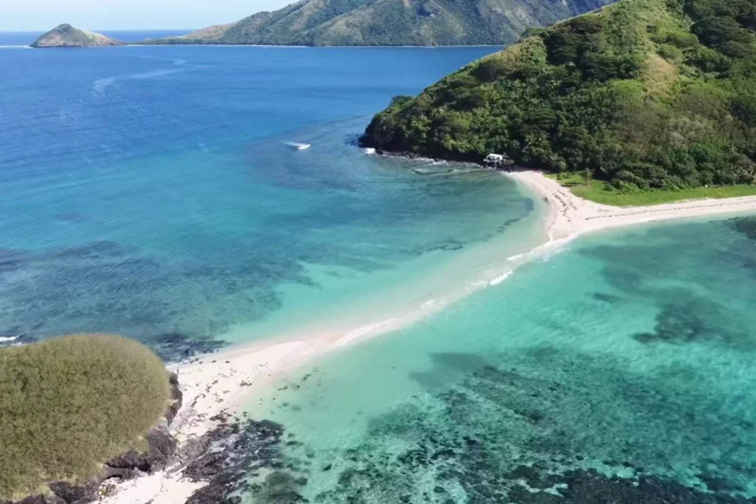 El mar está avanzando sobre una isla de Fiyi, pero sus habitantes se niegan a abandonarla: así intentan salvar sus hogares