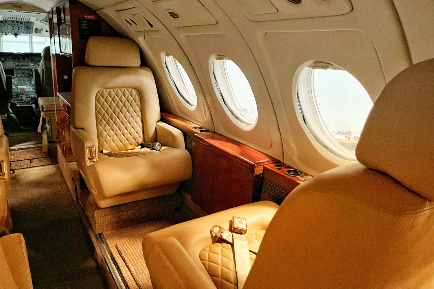 Un lujo que le cuesta caro al planeta: los jets privados generan hasta 14 veces más emisiones por pasajero que los vuelos comerciales