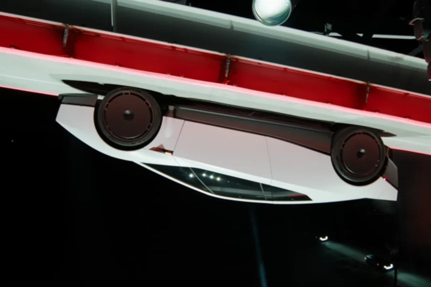 Elon Musk presentó un Tesla capaz de volar y conducir boca abajo: la física explica cómo funciona su sorprendente tecnología