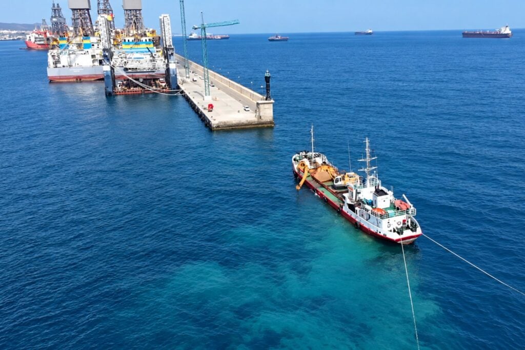 El puerto de Las Palmas prepara una obra millonaria bajo el mar: enormes estructuras de hormigón y toneladas de roca transformarán sus instalaciones