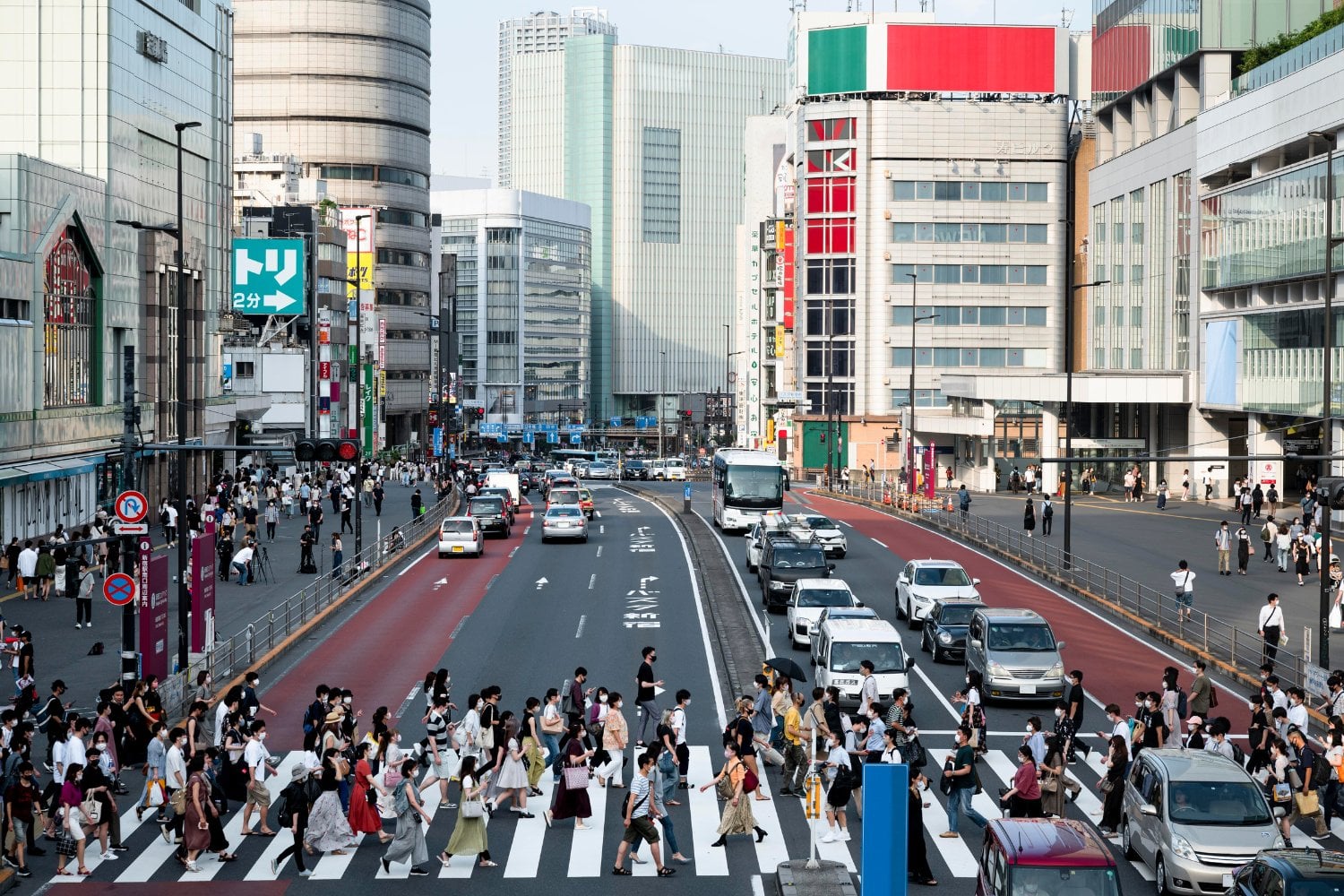 Japón lucha contra su crisis demográfica y una ciudad encontró una solución inesperada: inventar miles de habitantes