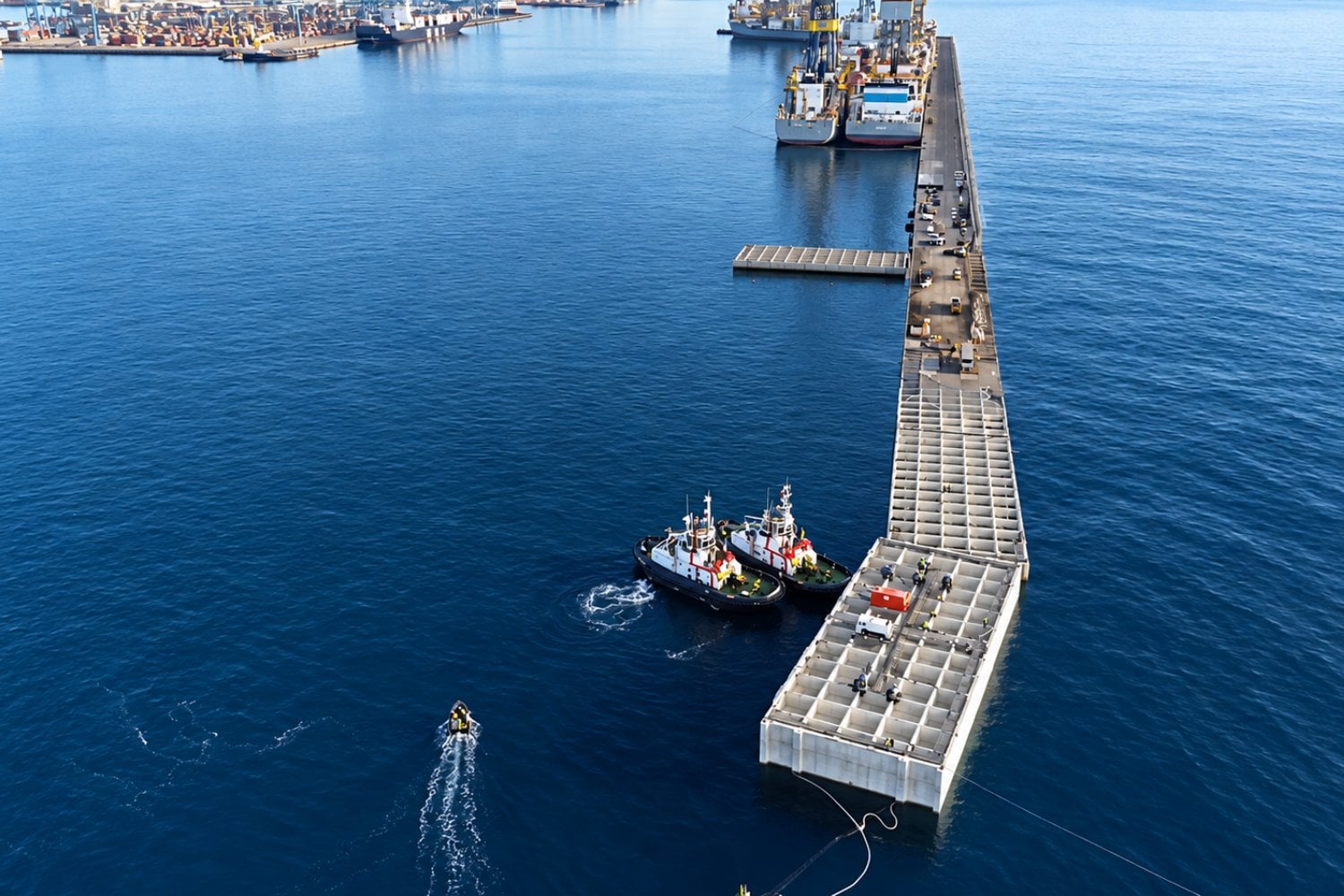 El puerto de Las Palmas prepara una obra millonaria bajo el mar: enormes estructuras de hormigón y toneladas de roca transformarán sus instalaciones