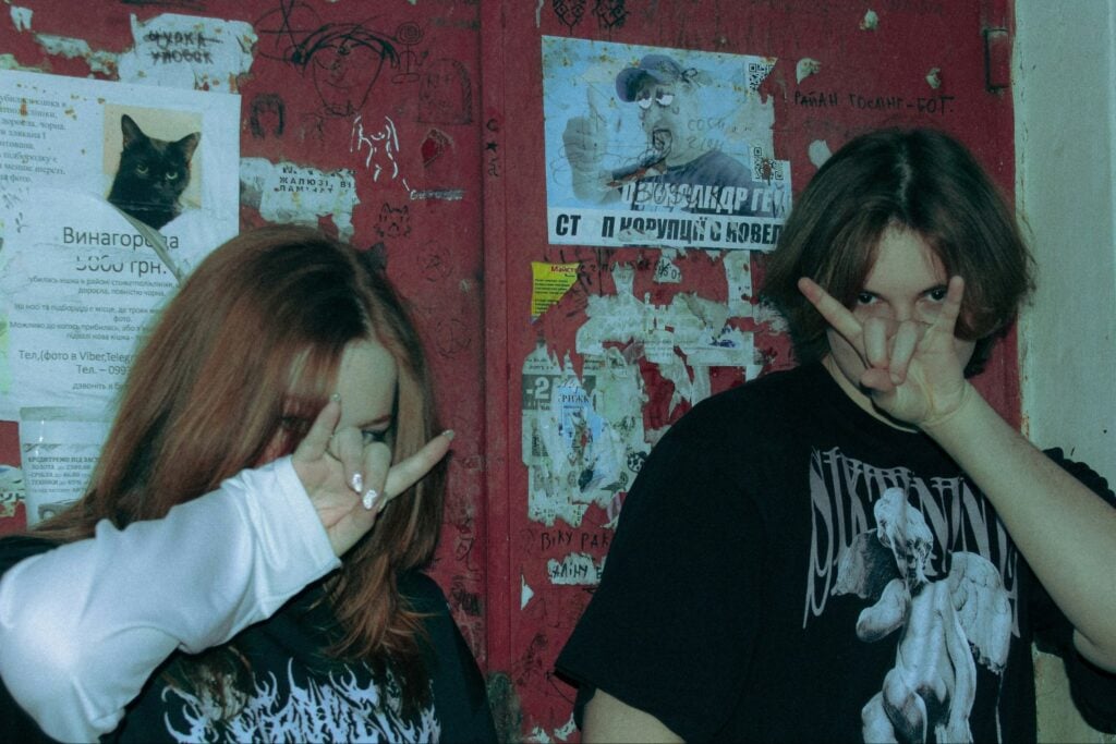 Por qué los adolescentes desafían los límites y toman más riesgos: la ciencia revela qué ocurre realmente en sus cerebros