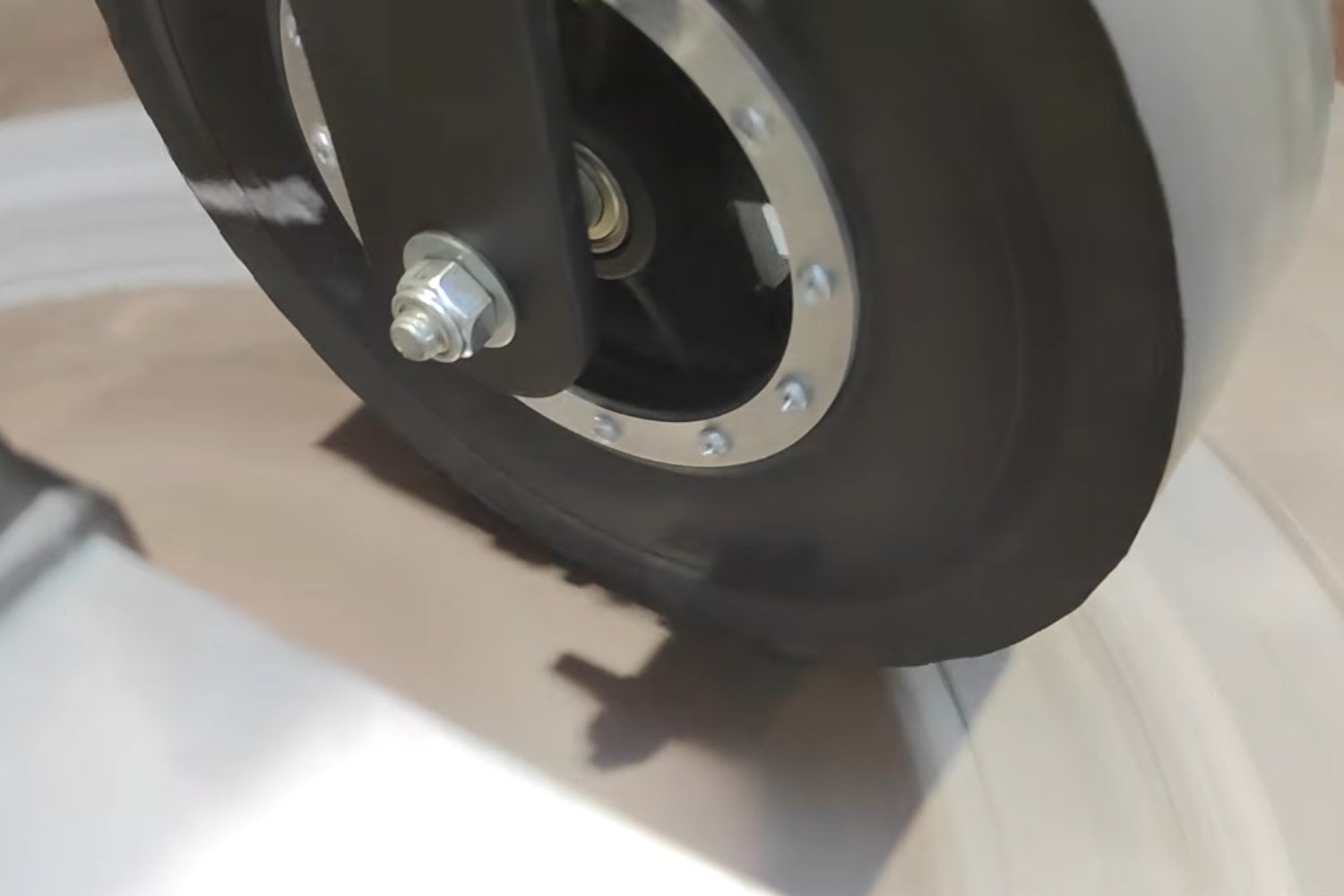 España desarrolla un neumático inteligente que podría cambiar la industria automotriz: dura más y no necesita reemplazarse por completo