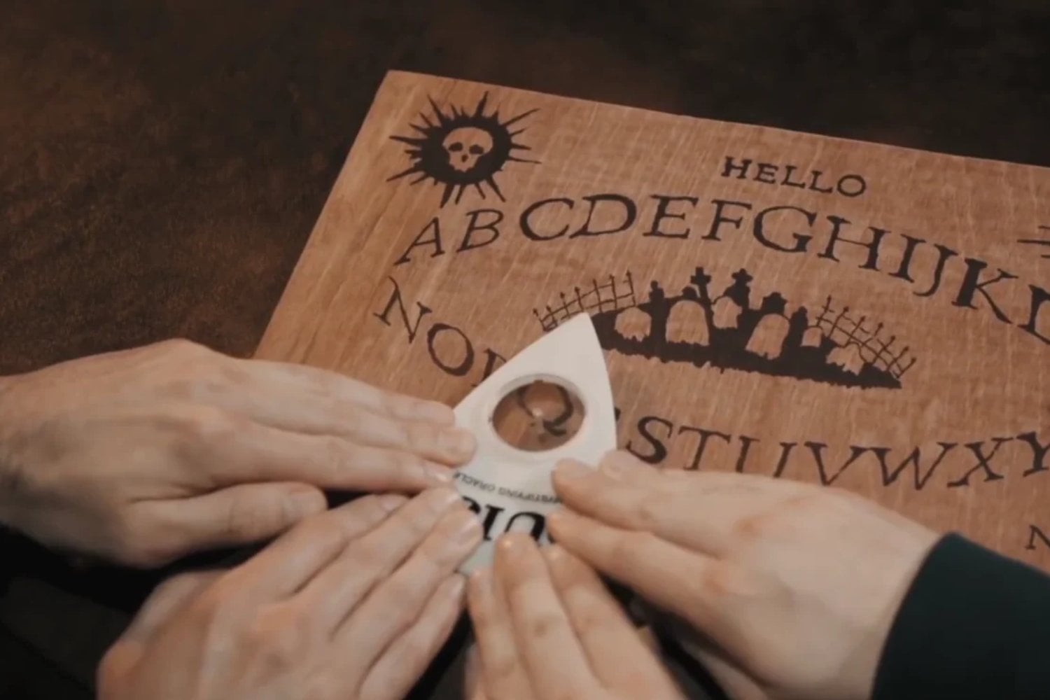 La ouija no nació para invocar espíritus: la sorprendente historia del negocio que conquistó el mundo