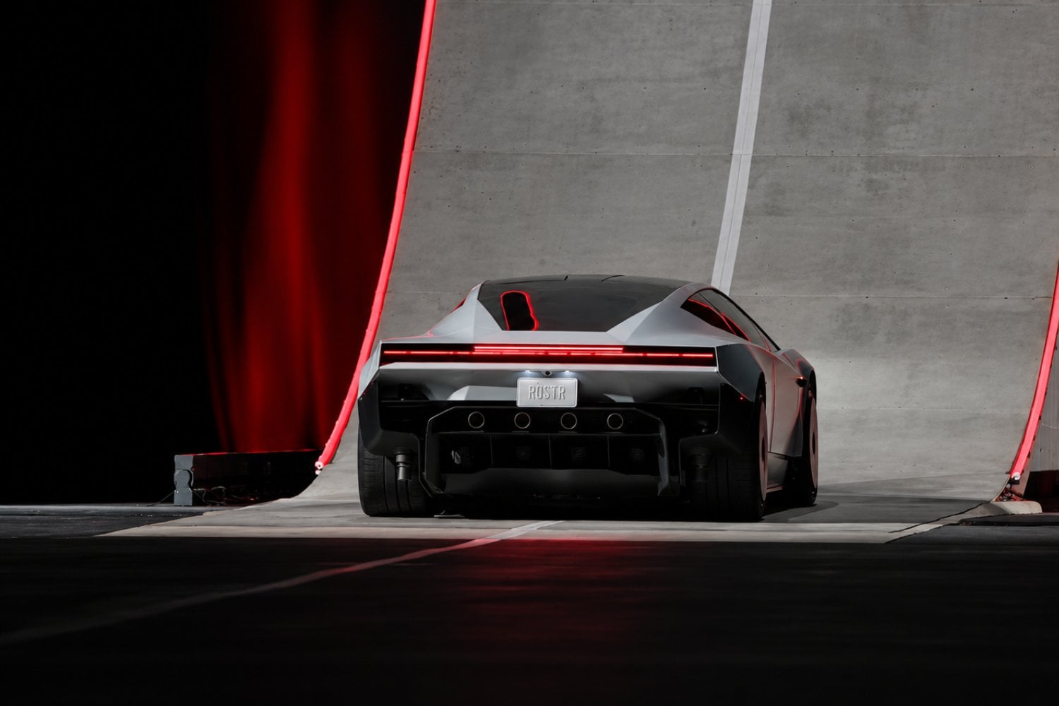 Tesla presenta su nuevo Roadster capaz de volar y dar vueltas en el aire: Elon Musk promete que llegará en 2028 después de casi una década de retrasos