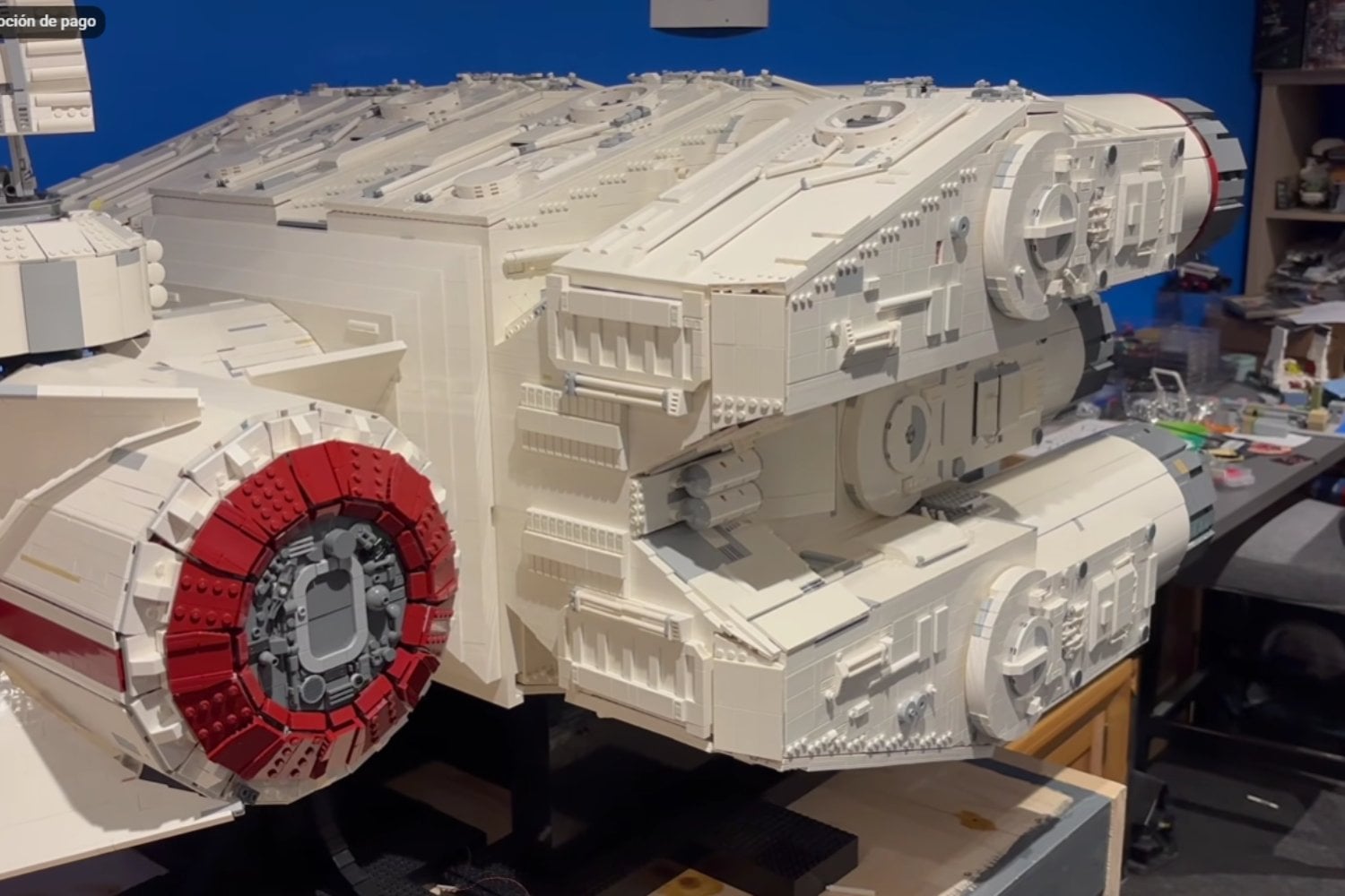Un fan de Star Wars construyó una nave LEGO de tres metros con más de 150.000 piezas y tardó dos años en terminarla