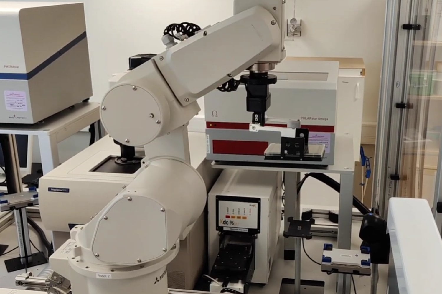 Un robot con inteligencia artificial ya puede plantear hipótesis y hacer experimentos científicos por su cuenta