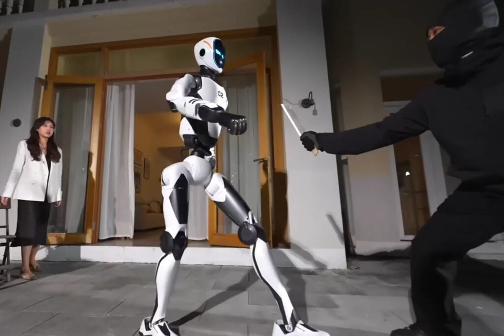 China presenta un robot guardaespaldas capaz de enfrentarse a agresores y levantar autos: su fuerza genera preocupación