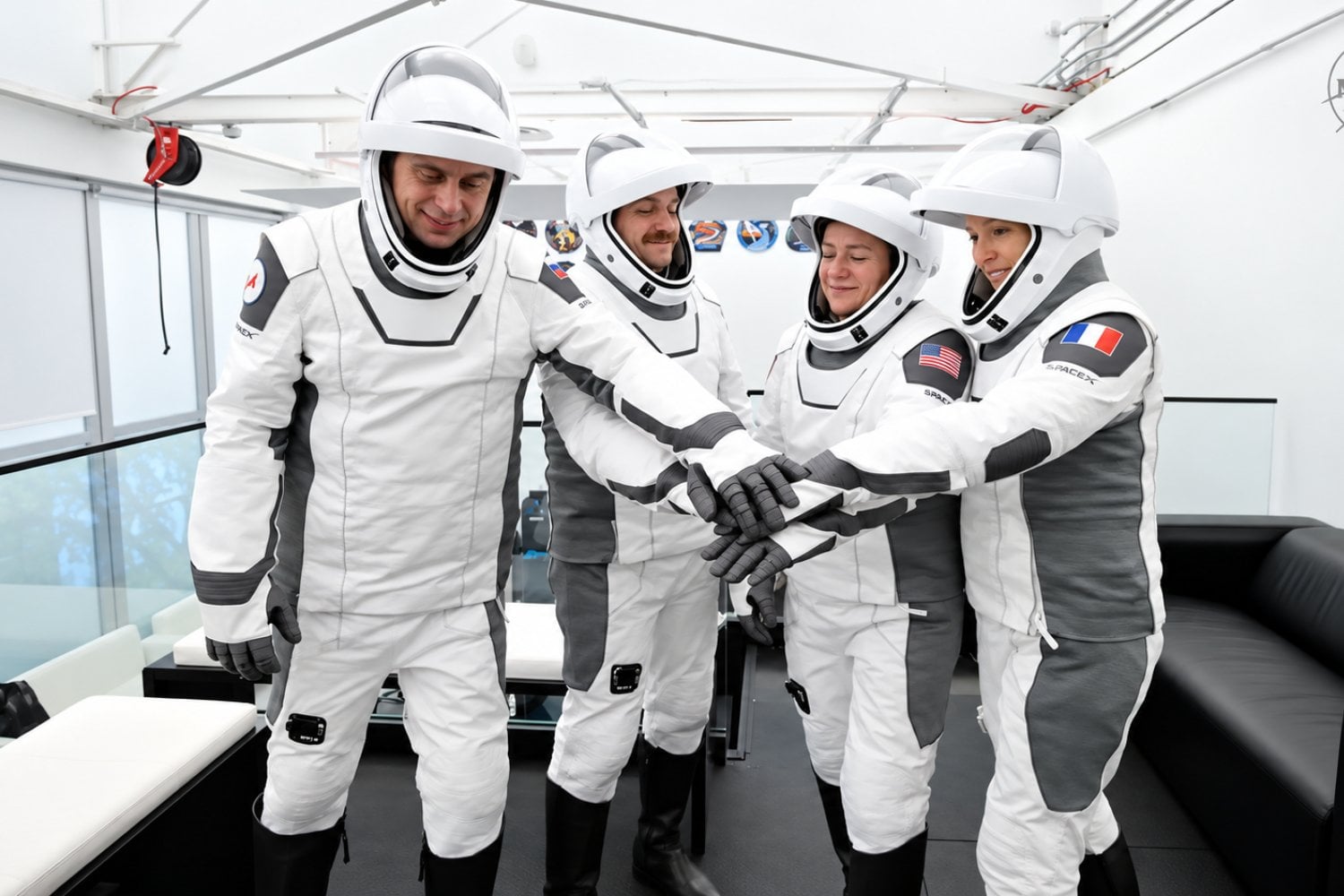 Crew-12 abandona la Estación Espacial Internacional tras 237 días en órbita y ya regresa a la Tierra