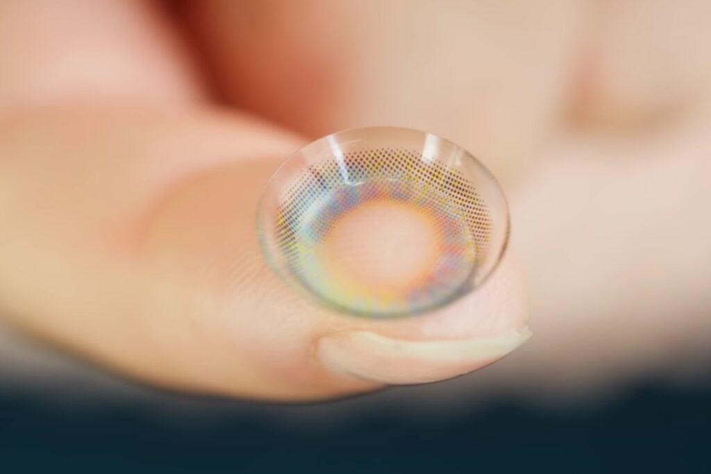 Crean lentes de contacto que permiten ver luz infrarroja sin baterías ni dispositivos externos