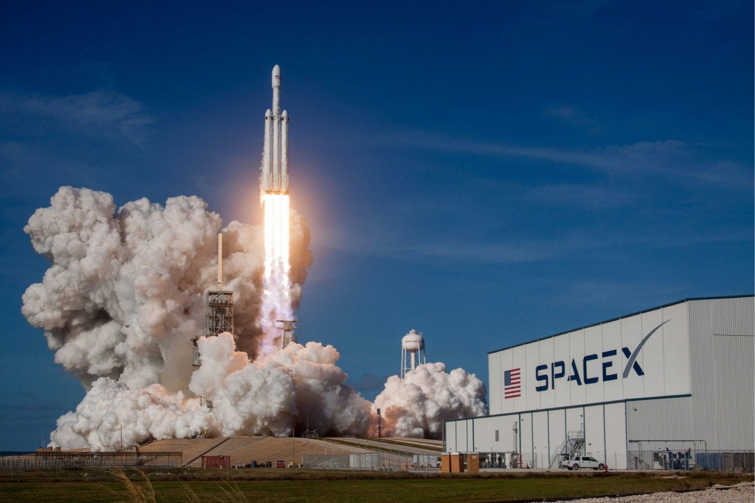 SpaceX quiere romper todos los récords: planea lanzar más de un Starship al día y realizar 912 aterrizajes al año
