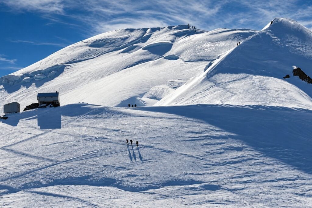 La montaña más alta de los Alpes acaba de crecer casi dos metros y los científicos explican qué está ocurriendo en su cima