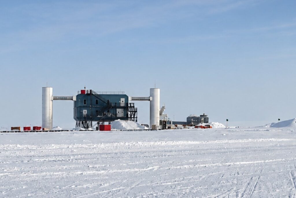Bajo el hielo antártico se esconde un detector de partículas que conecta a Mendoza con el Nobel de Física