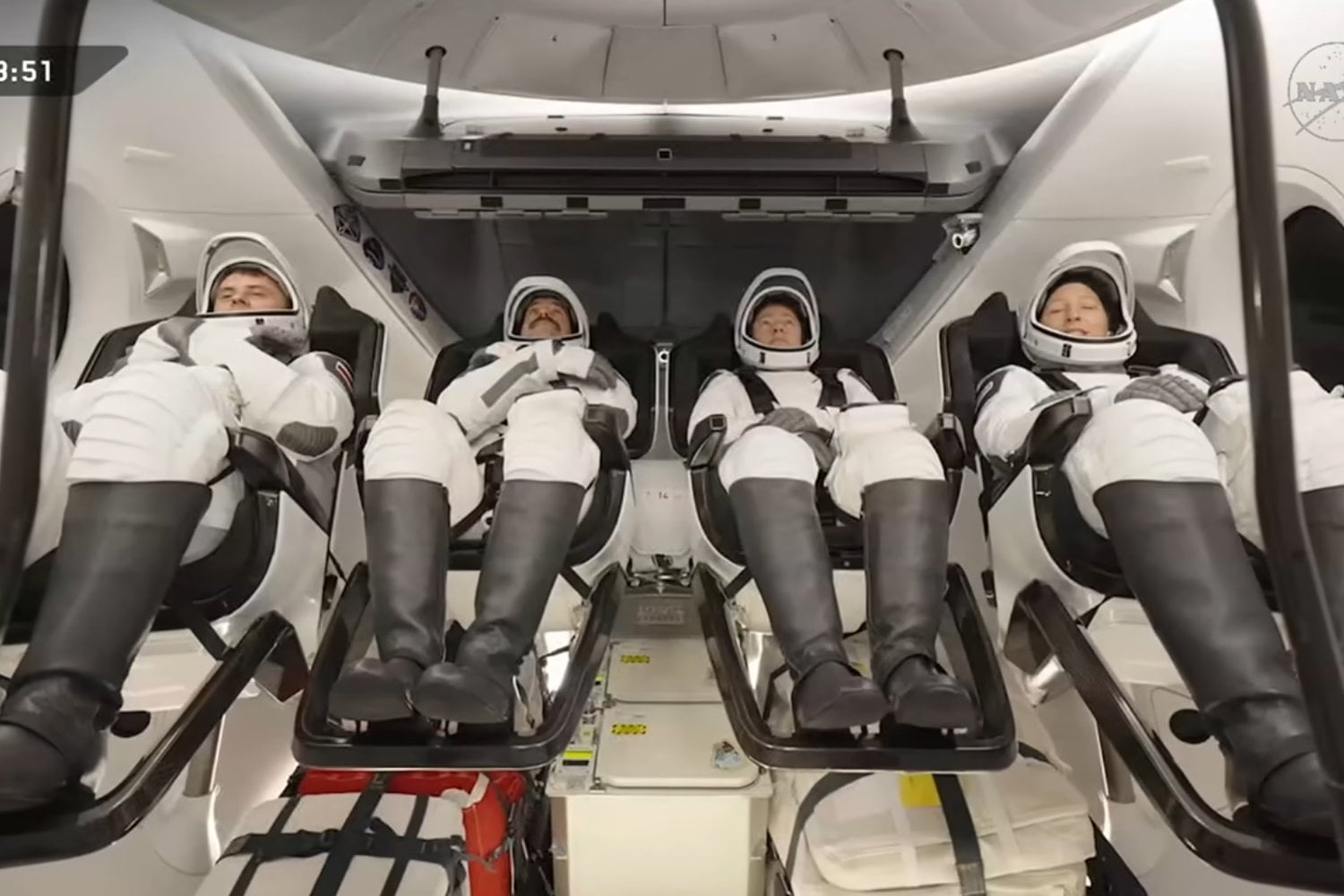 Crew-12 abandona la Estación Espacial Internacional tras 237 días en órbita y ya regresa a la Tierra