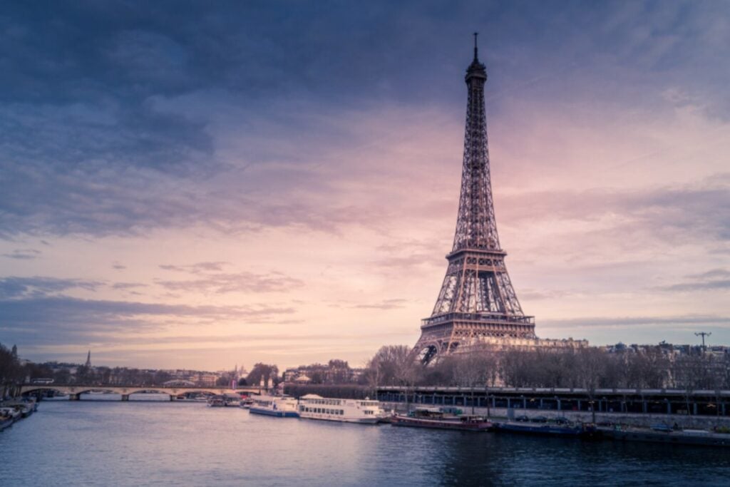 Francia borró tres pueblos del mapa para construir un enorme lago que protege a París de las inundaciones