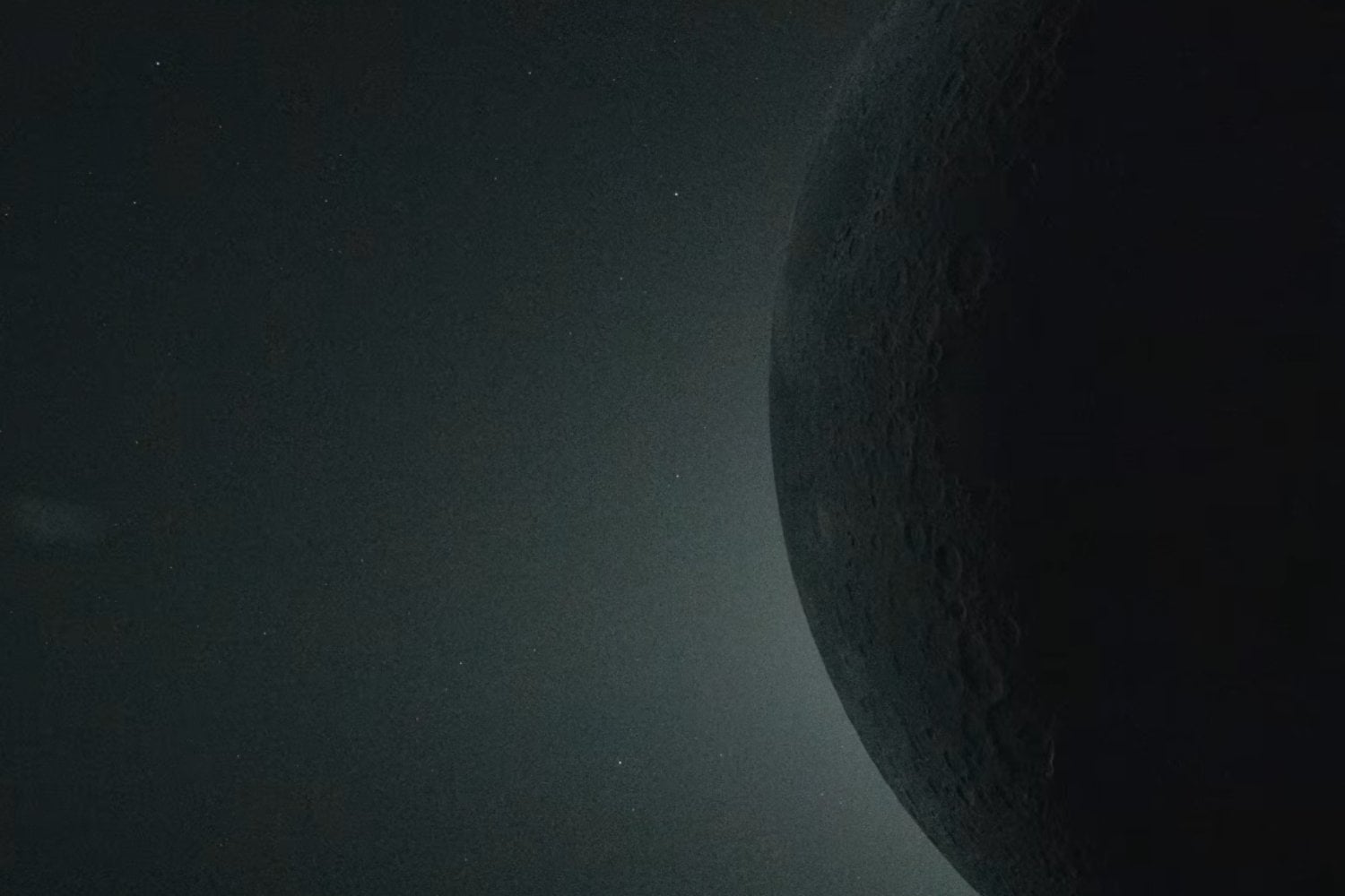 La NASA revela cinco sorprendentes hallazgos de Artemis II: impactos misteriosos, colores inesperados y fenómenos nunca vistos desde la Tierra