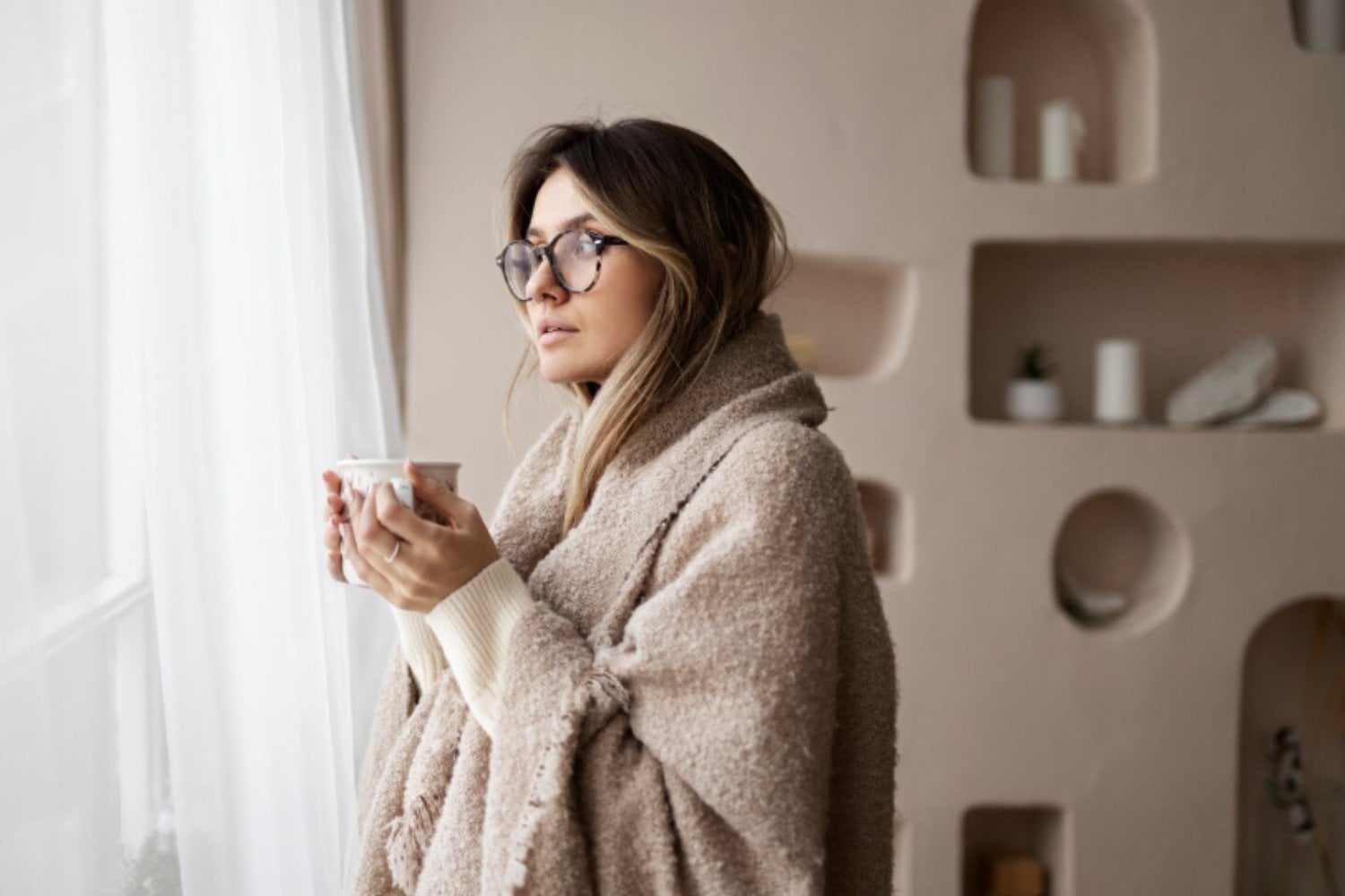 Tener frío todo el tiempo no siempre es normal: qué causas médicas pueden estar detrás