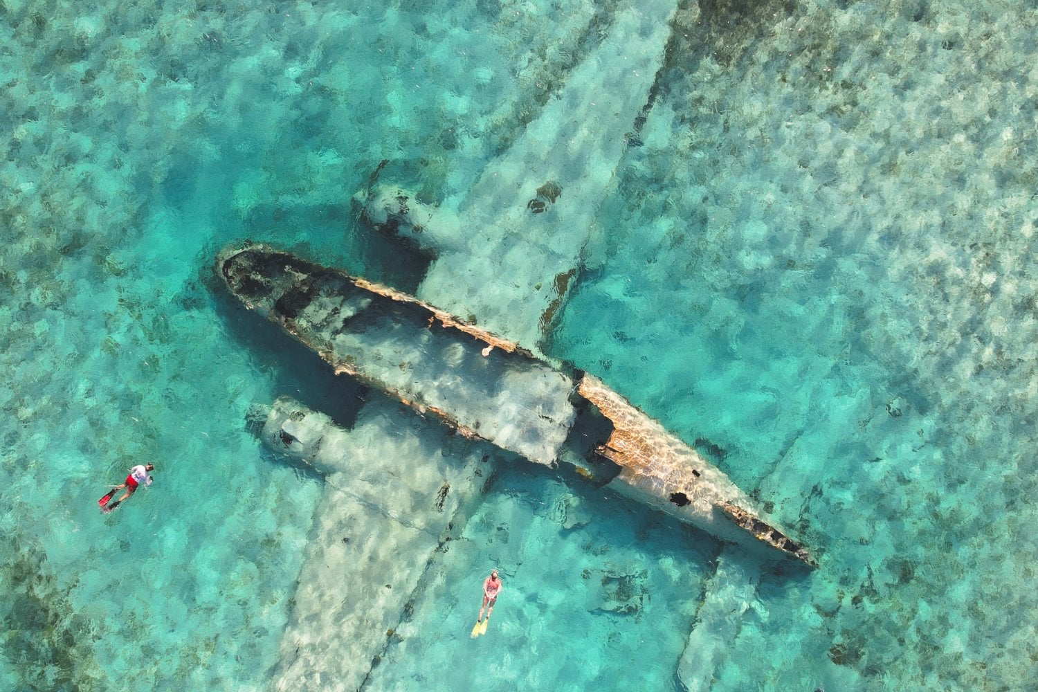 Avion Sumergido En El Agua