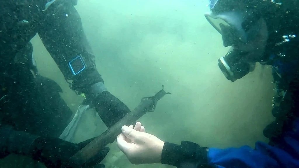 Researchers Examine Bronze Age Sword Mezzano Lake